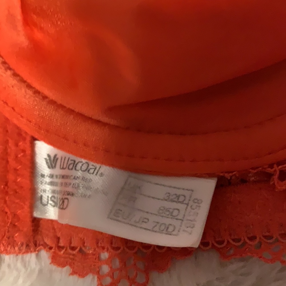 32D Wacoal Unlined orange bra - Picture 3 of 3